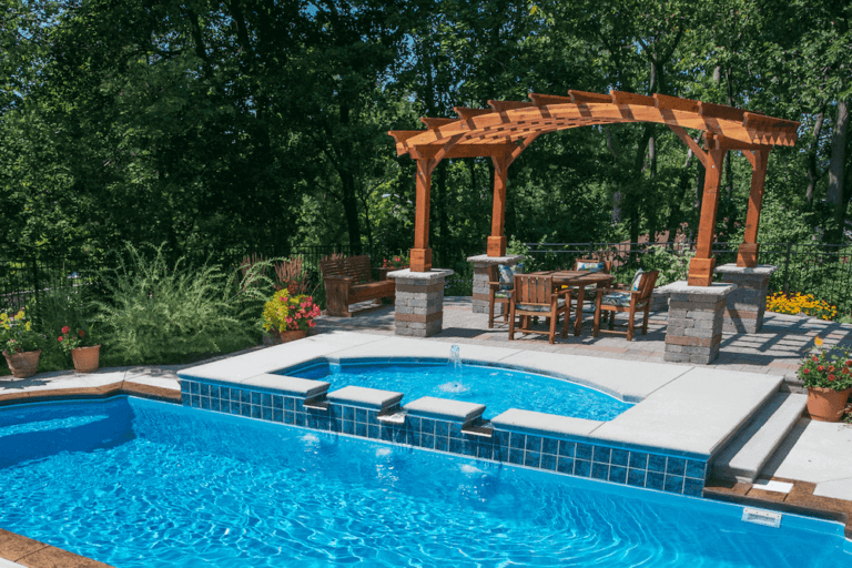 Xtreme-Pool-Builders-Wet-deck-fiberglass-pool